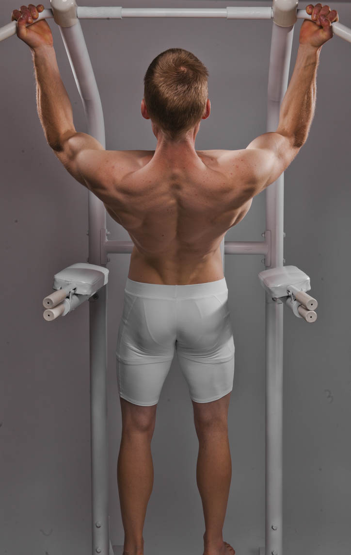 Pull Ups On Rings - L-Style - Wide Grip